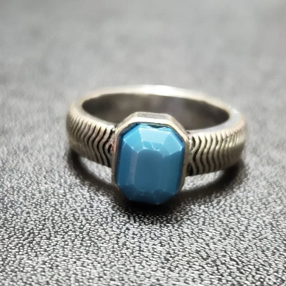 Silver tone blue bead textured ring size 6.75